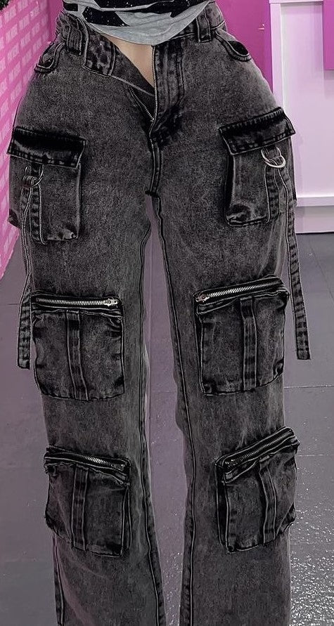 Jean pants with multiple pockets