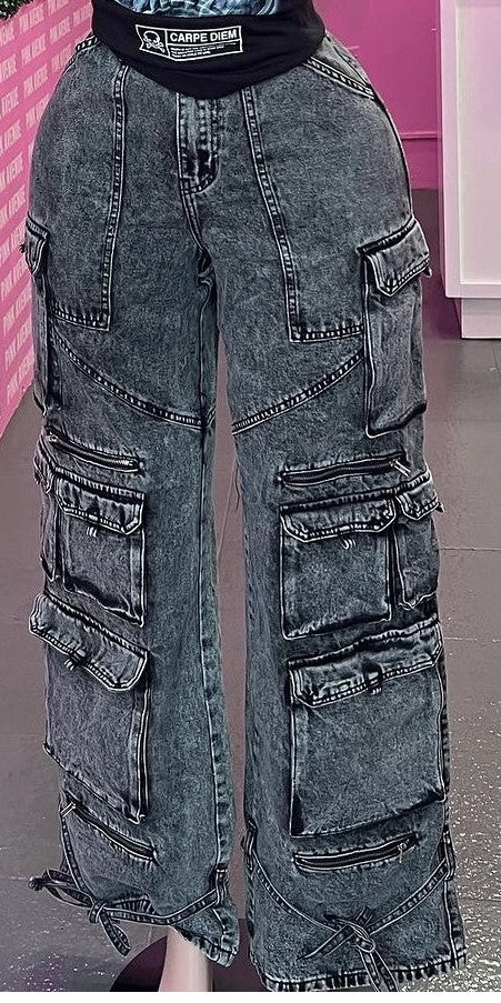 Jean pants with multiple pockets